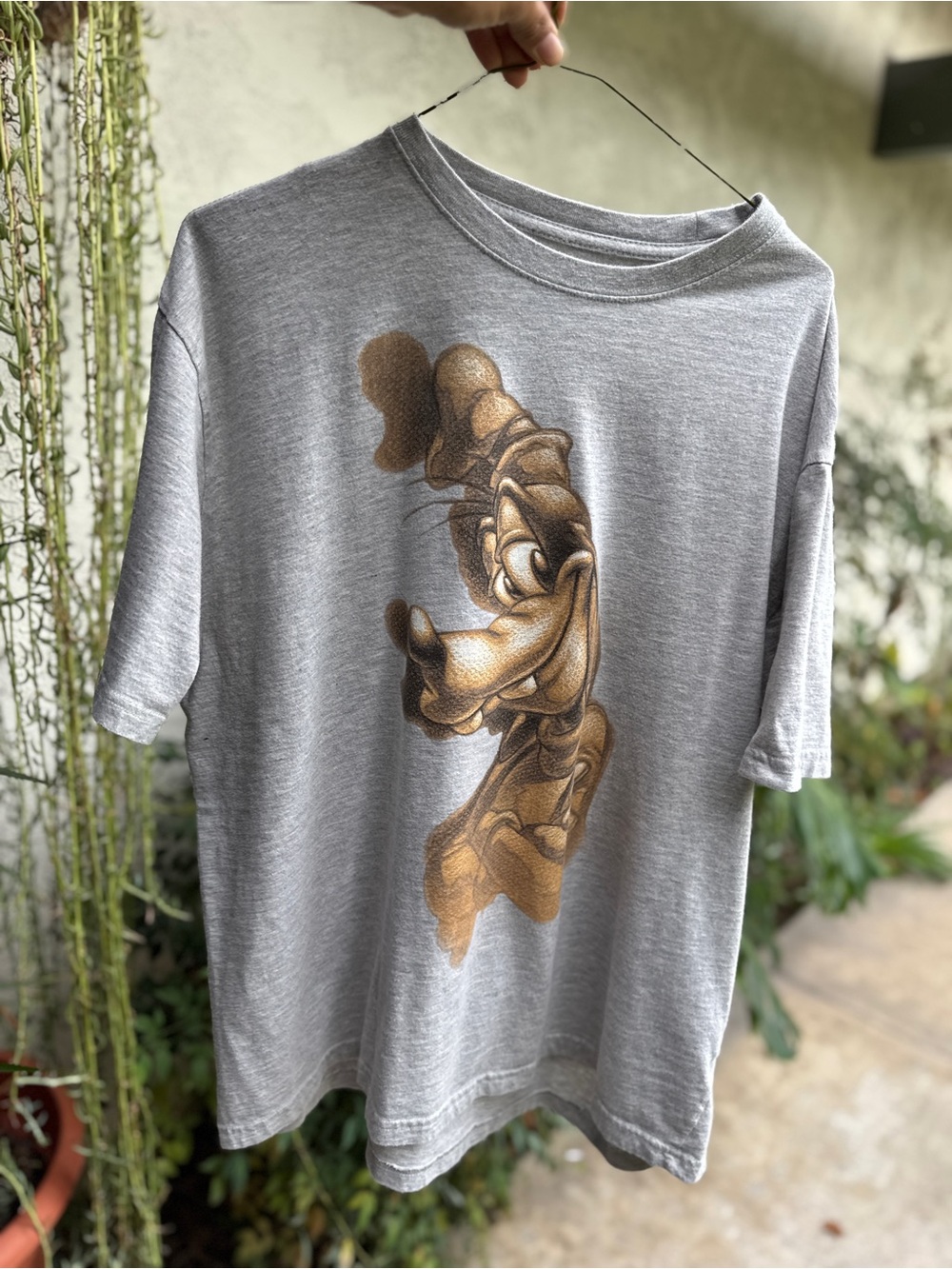 Disney Gray Tee with Gold Goofy Graphic - Men's Short Sleeve